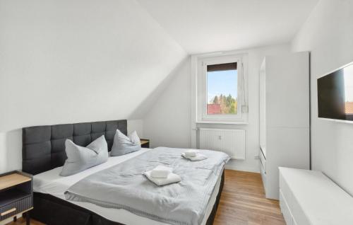 a bedroom with a bed with two towels on it at Amazing Apartment In Benneckenstein With Kitchen in Benneckenstein