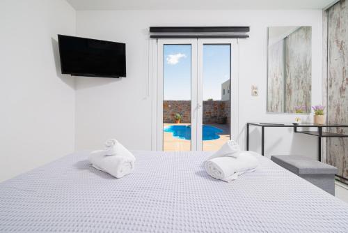 Llit o llits en una habitació de Villa Anthemis - Private Pool