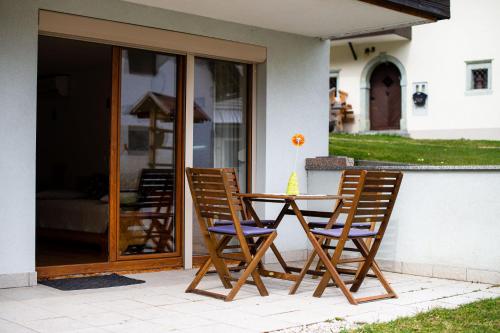 Kawasan patio atau luaran di Apartma Pokljuška idila - Idyllic Pokljuka Studio above Bled