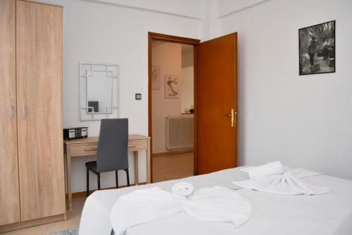 a bedroom with a bed and a desk with a chair at Casa Valesa in Skala Sotiros