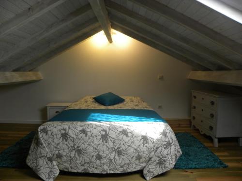 a bedroom with a bed in a attic at Casa do Mar in Figueira da Foz