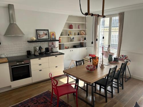 Luxury 2-Bedroom Apartment in South Pigalle, Steps from Montmartre