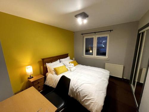 a bedroom with a bed and a desk and a window at Aberdeen Beach 2 Bed Apartment in Aberdeen