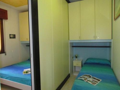 A bed or beds in a room at Furnished apartment near the beach