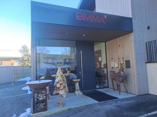 a gynma store front with statues outside of it at Emma Deluxe Aparthotel ganzjährig beheizter Außenpool in Piesendorf