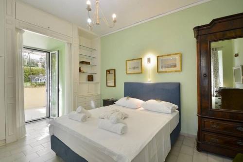 Wishing Well Apartment, Old Town - New Bathrooms , Full Air-Conditioning