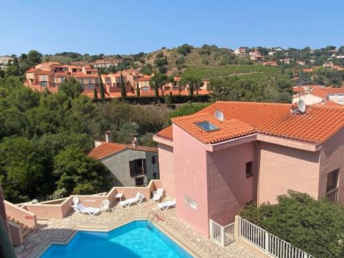 an image of a villa with a swimming pool at Collioure, entre mer, piscine & montagne in Collioure