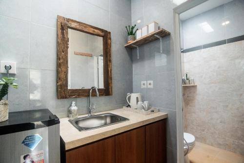 Ένα μπάνιο στο The Cozy Haven Sanur