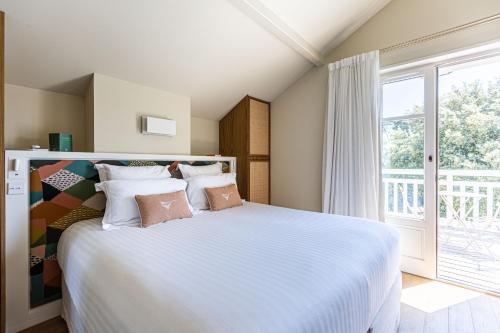 Ein Bett oder Betten in einem Zimmer der Unterkunft La Villa du Moulleau