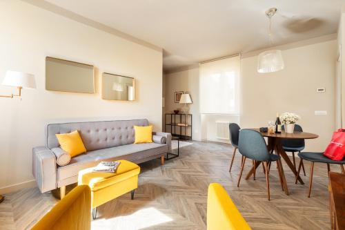 Vatican Stunning 2 BR Apartment