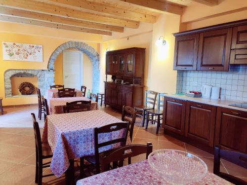 a kitchen and dining room with tables and a counter at Tenuta Barone in Duronia