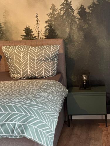 a bedroom with a bed with a pillow and a nightstand at Hauptstadt Mitte in Waigolshausen