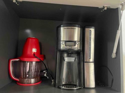 a coffee maker and a blender on a counter at casa familiar san miguel in San Miguel