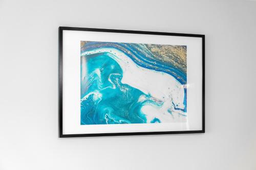 a framed picture on a wall in a white wall at Two Bedroom Apartment - Off-Street Parking - Netflix - Wifi - 1dS in Amblecote