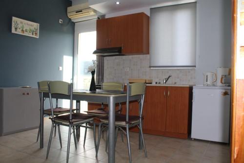 Dapur atau dapur kecil di Village Drapanias Apartments