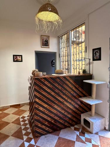a room with a wooden partition and a chandelier at DAR SANAE SURF in Aourir