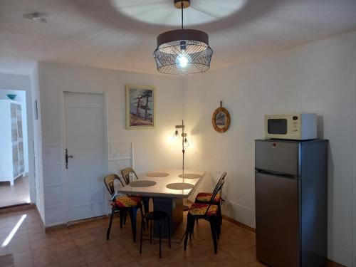 appartement 60 m2 climatisé 2 adultes max et 2 enfants piscine partagée