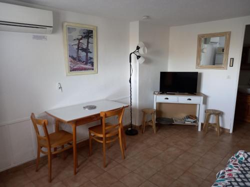 appartement climatisé 35 m2 pour 1 couple - piscine partagée -