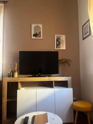 TV a/nebo společenská místnost v ubytování Santa Sofia house