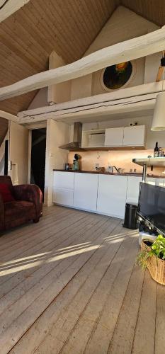 a kitchen and living room with a couch and a table at Blue Wall BnB in Gebenstorf