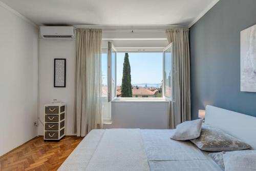 SeaView Apartment in City Centre