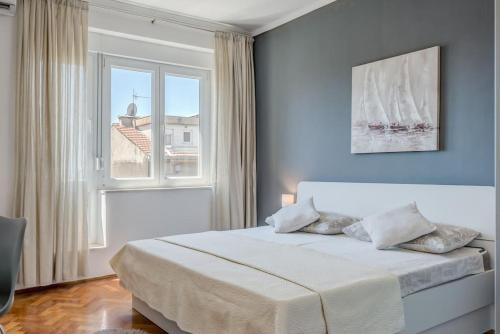 SeaView Apartment in City Centre