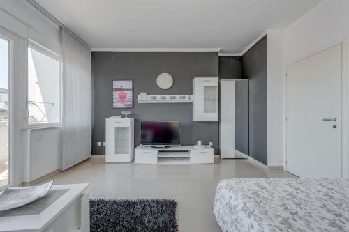SeaView Apartment in City Centre