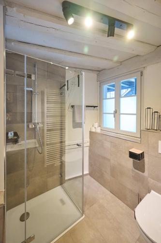 Bagno di COZY SCHWABACH # frisch renoviertes Fachwerk # 100qm # Modern # Balkon # Netflix