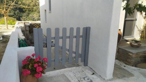 Gambar di galeri bagi Το πέτρινο, Άνδρος,Μεσαριά di Mesariá