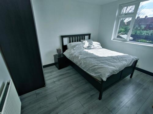 a bedroom with a bed and a window at Modern 3 bedroom house in Birmingham