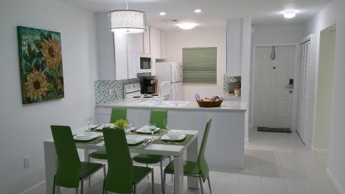 Nhà bếp/bếp nhỏ tại Downtown Hollywood Boutique Hotel