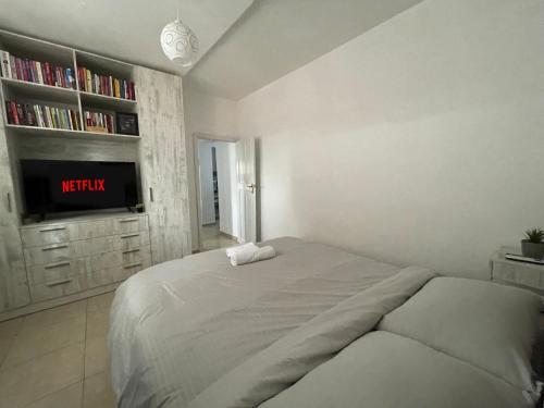 Postel nebo postele na pokoji v ubytování Apartment after U.S. Embassy in Tirana