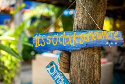 a blue sign attached to a wooden pole at Casa Calexico in Kralendijk
