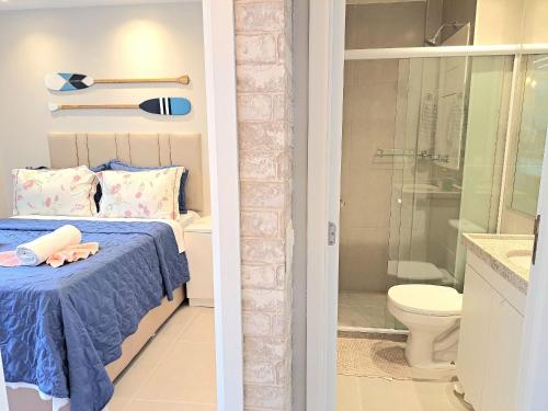 a bathroom with a bed and a shower and a toilet at Flat no Centro de Porto de Galinhas -SUNNY HALL120 in Porto De Galinhas