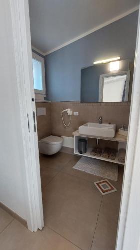 a bathroom with a sink and a toilet at L'onda marina in Castelsardo