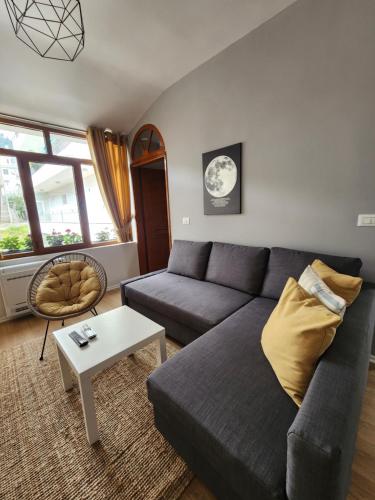 Posezení v ubytování Dhami Apartment