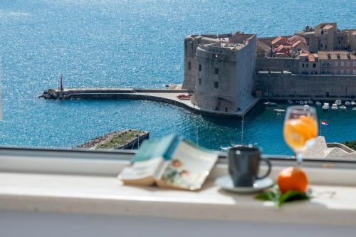 Chill Out - Old Town & Seaview Apartments
