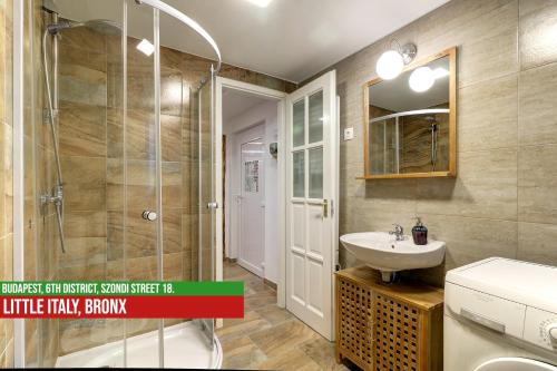 Kúpeľňa v ubytovaní Little Italy Bronx Apartment