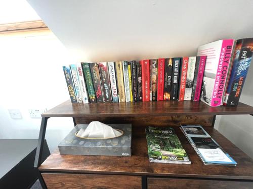 Perpustakaan di apartmen