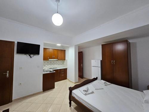 a large room with a bed and a kitchen at Guest House Bledar in Ksamil