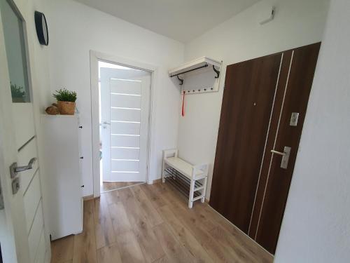 a hallway with a closet and a door and a room at Apartament Słoneczna in Mrzeżyno