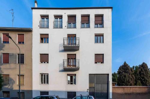 Dynamic Suite in Milan (Near S.Raffaele Hospital)