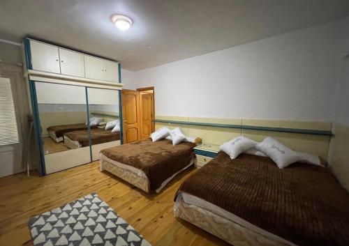 Säng eller sängar i ett rum på Cairo modern apartment