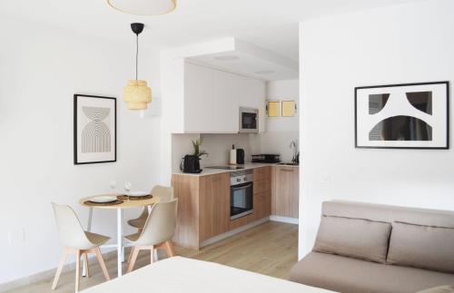 Apart Benálmadena with SWIMMING POOL open all year廚房或簡易廚房