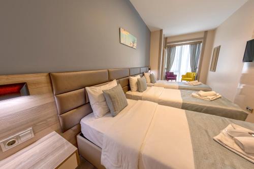Postel nebo postele na pokoji v ubytování My House N5 Suites Hotel