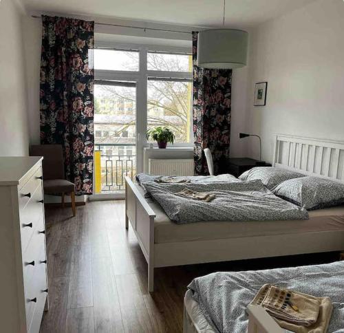 a bedroom with two beds and a window at Rodinný apartmán neďaleko centra in Banská Bystrica