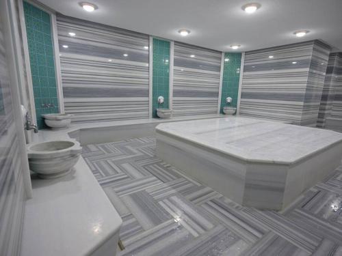 a large bathroom with a large tub and a toilet at AZUR MARMARA FULLY FURNISHED FLAT FOR RENT CLOSE TO WEST ISTANBUL MARINA in Beylikduzu