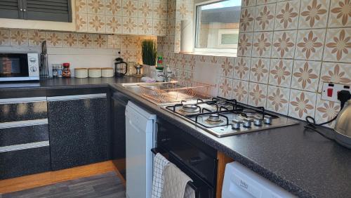 A kitchen or kitchenette at Buxton, 3 bed Semi detached
