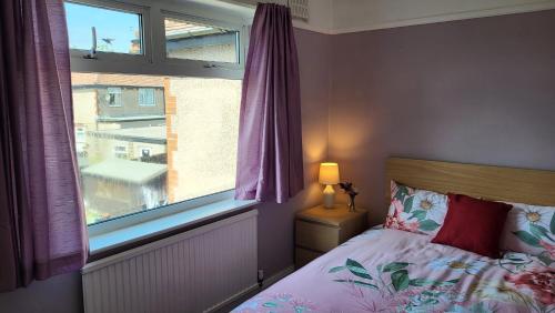 Cama o camas de una habitación en Buxton, 3 bed Semi detached