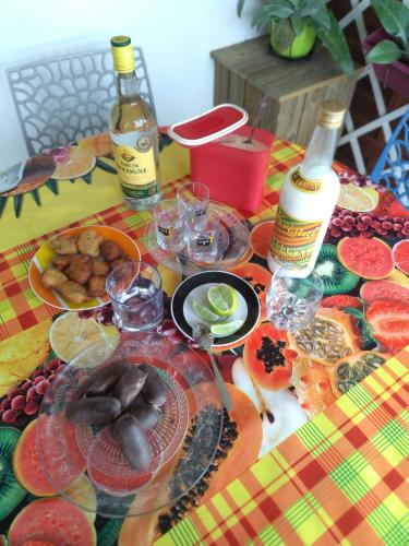 Makanan di atau berdekatan apartmen